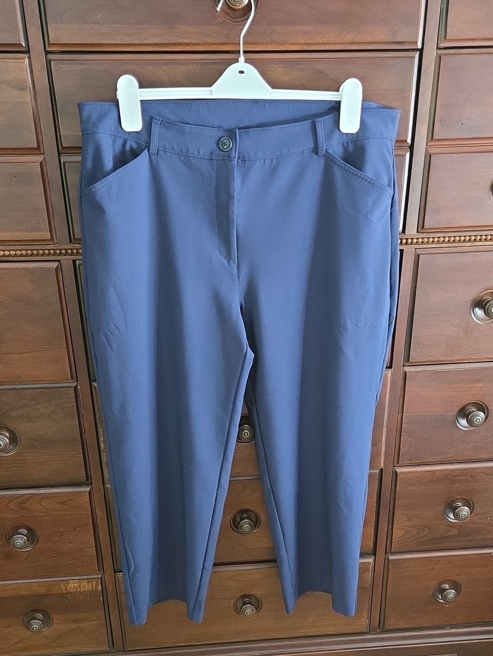Chico's Cropped Pants Size 3.5 Blue. Like new!